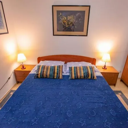 Vila Pinet * Brist