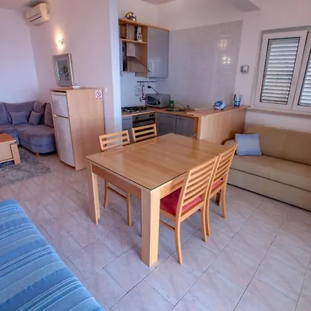 Vila Pinet * Brist